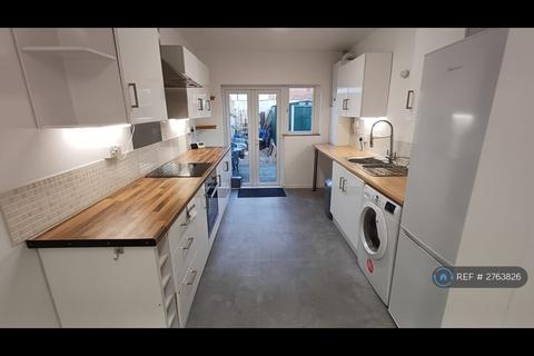3 bedroom terraced house to rent, Heidelberg Road, Portsmouth, PO4