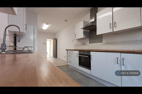 3 bedroom terraced house to rent, Heidelberg Road, Portsmouth, PO4