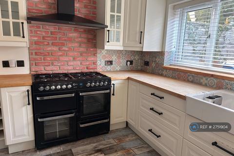 3 bedroom semi-detached house to rent, Delacour Road, Blaydon-On-Tyne, NE21