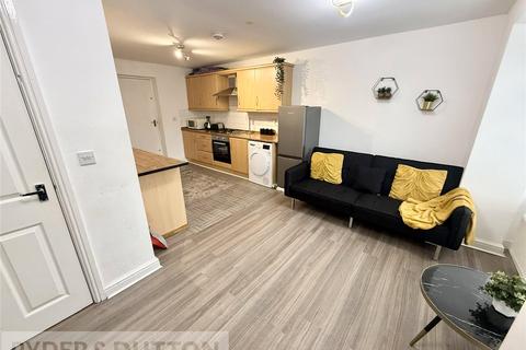 3 bedroom end of terrace house to rent, Woodlands Road, Manchester, Greater Manchester, M8