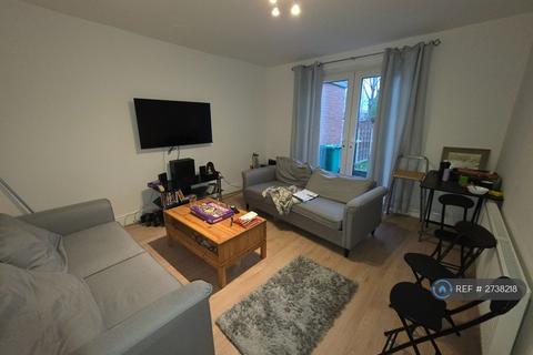 4 bedroom semi-detached house to rent, Finchley Road, Manchester, M14