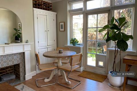 2 bedroom flat to rent, Edgeley Road, London, SW4