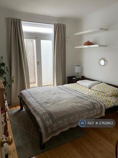 2 bedroom flat to rent, Edgeley Road, London, SW4
