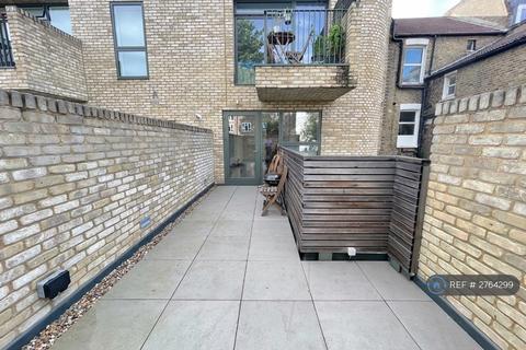 2 bedroom flat to rent, Hafer Road, London, SW11