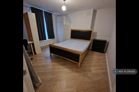 3 bedroom flat to rent, Newburn Street, London, SE11