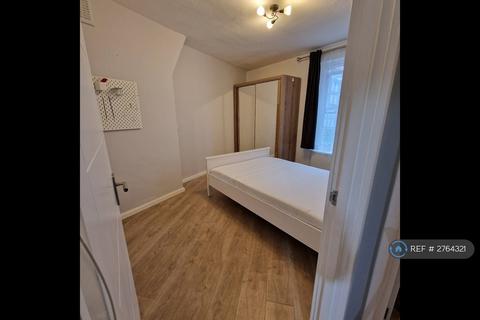 3 bedroom flat to rent, Newburn Street, London, SE11