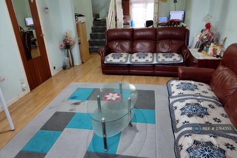3 bedroom terraced house to rent, Northbrook Road, Ilford, IG1