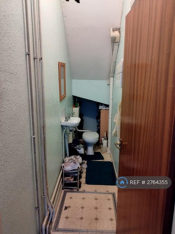 Ground Floor Cloak Room