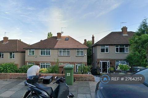 3 bedroom semi-detached house to rent, Broom Mead, Bexleyheath, DA6