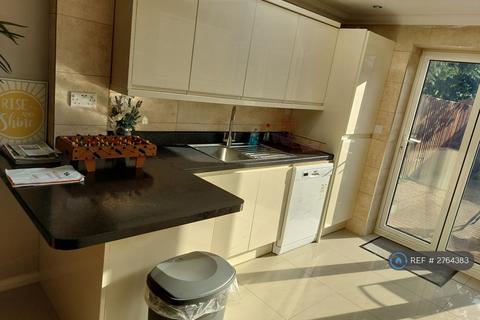 3 bedroom terraced house to rent, Battersea, London, SW11