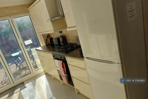 3 bedroom terraced house to rent, Battersea, London, SW11