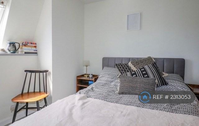 Room 2 - Serene & Cosy