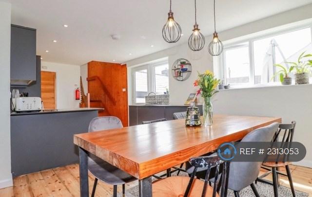 Kitchen & Dining Room