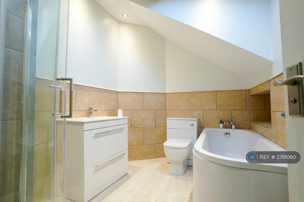 2 Bed House - Bathroom