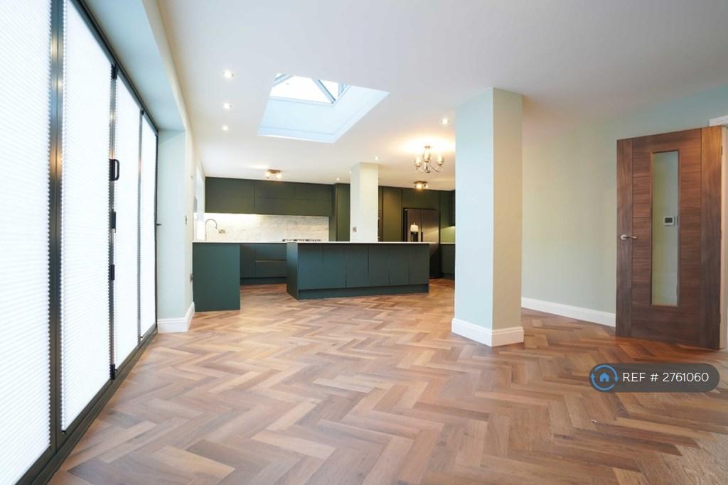 7 Bed House - Kitchen