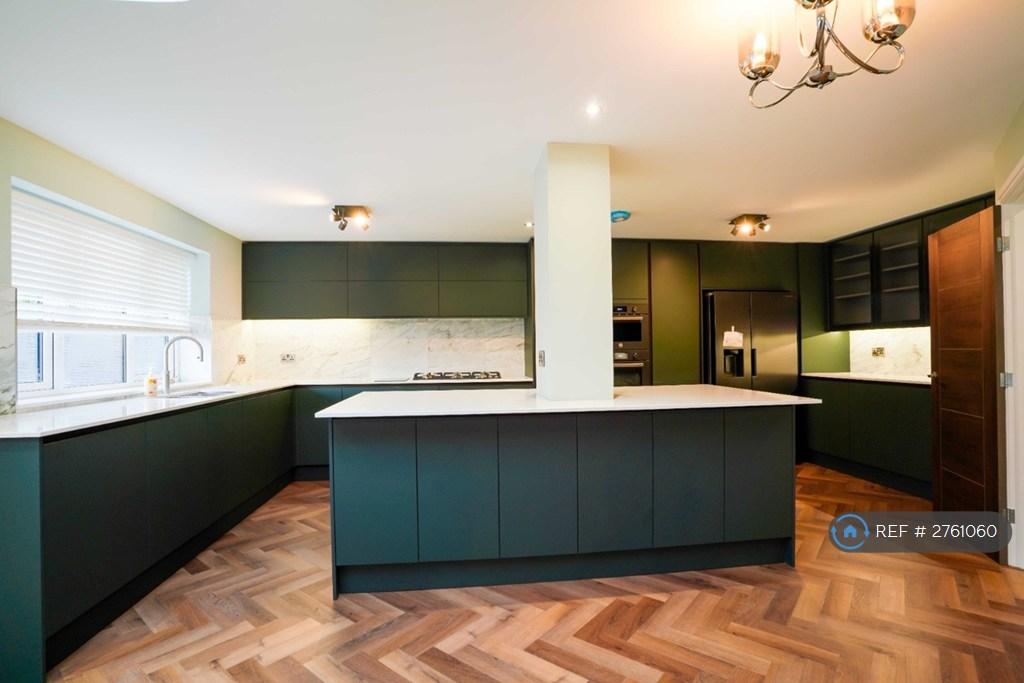 7 Bed House - Kitchen