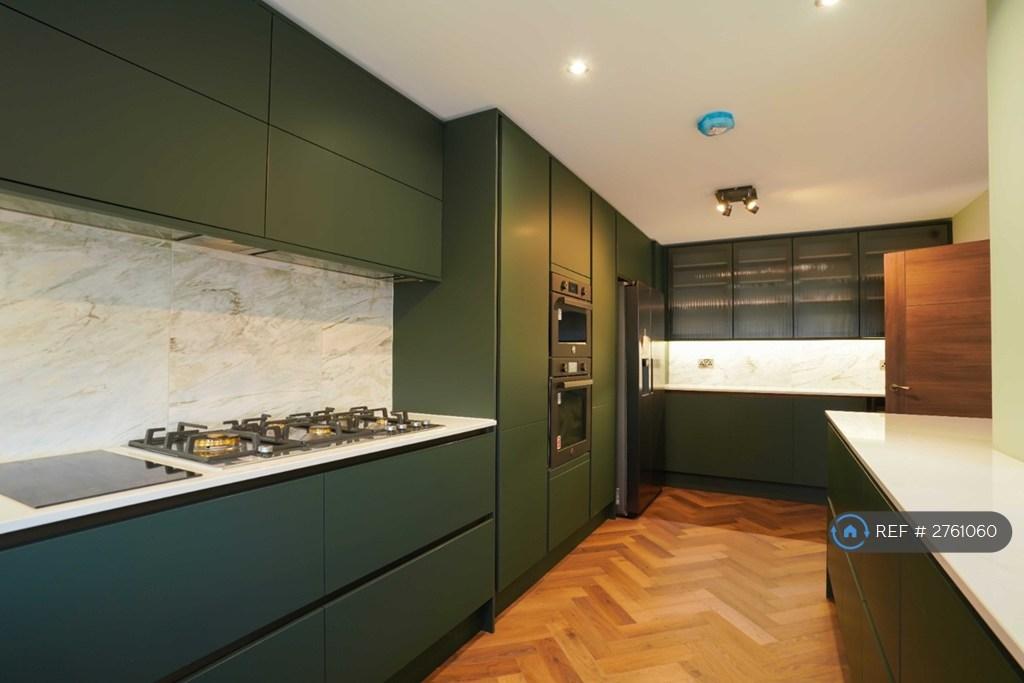 7 Bed House - Kitchen