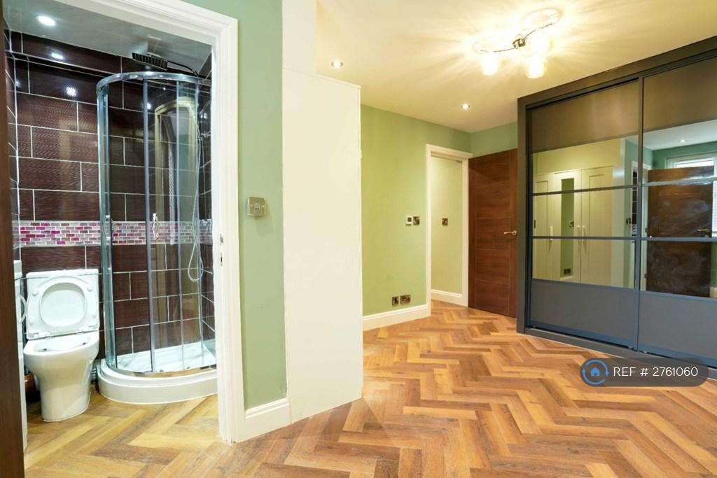 7 Bed House - Bed 2