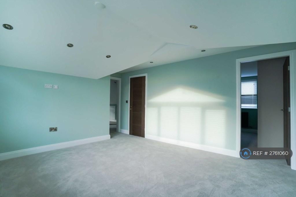 7 Bed House - First Floor Reception 3