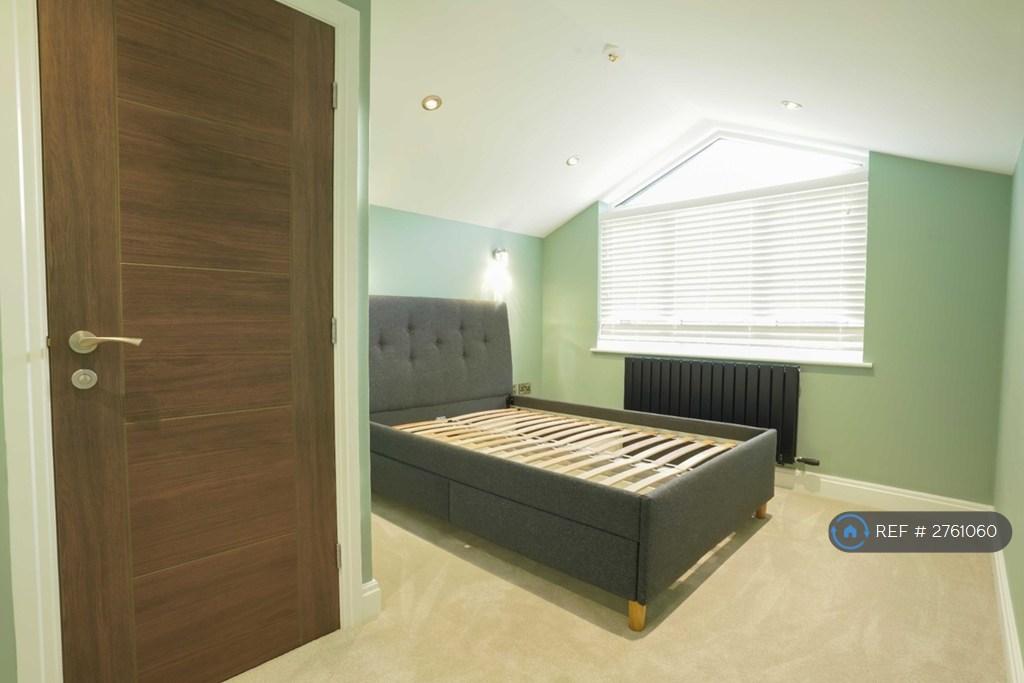 7 Bed House - First Floor Bed 4