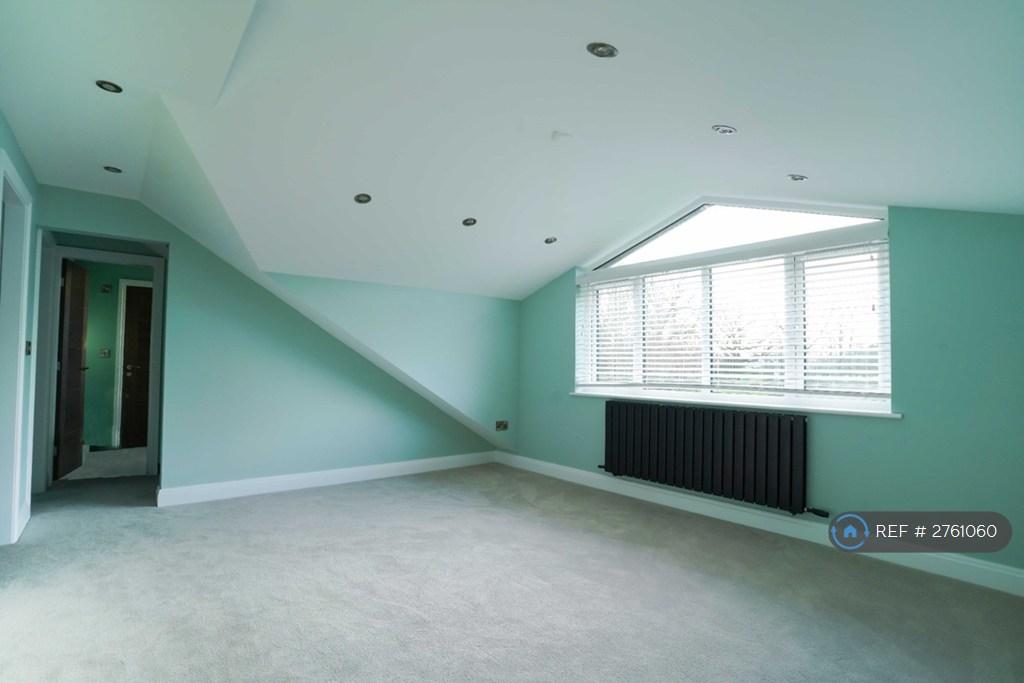 7 Bed House - First Floor Reception 3