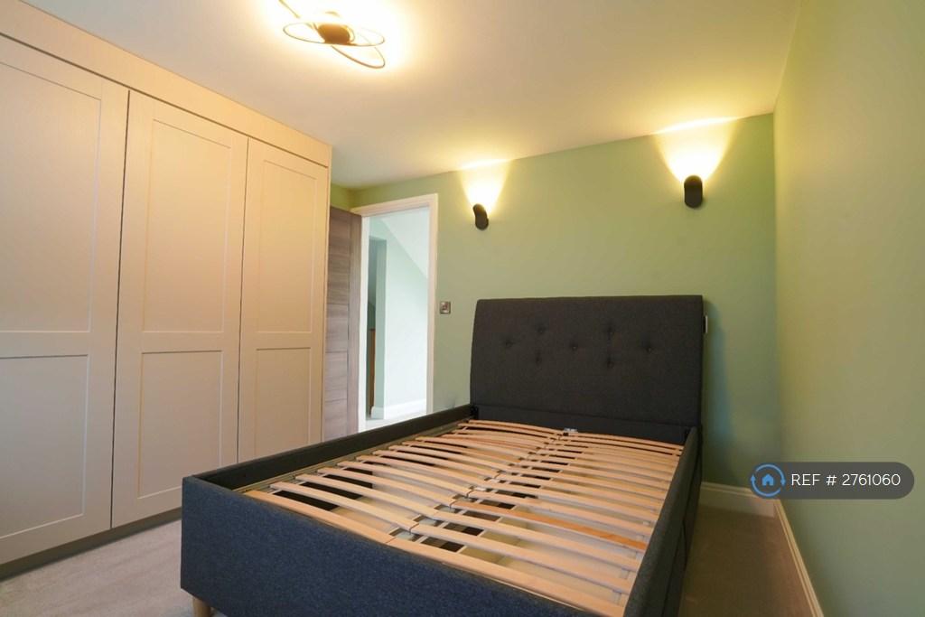 7 Bed House - First Floor Bed 6