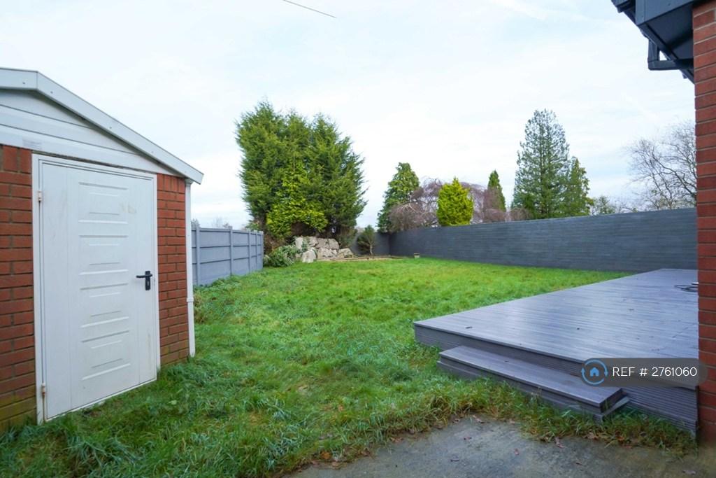 7 Bed House - Garden