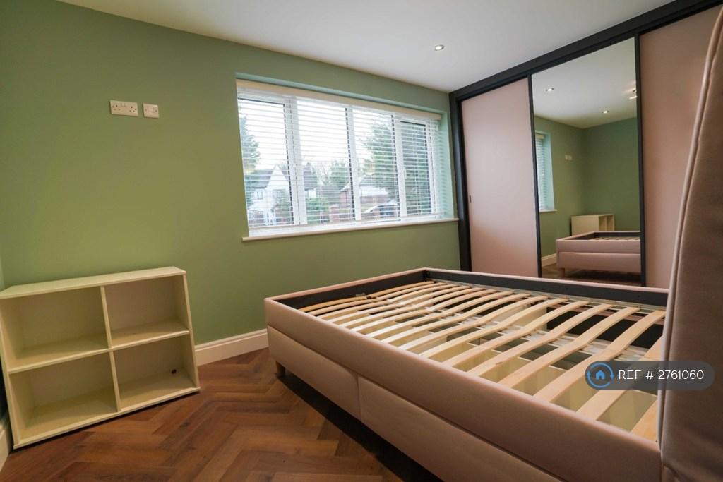 7 Bed House - Bed 3