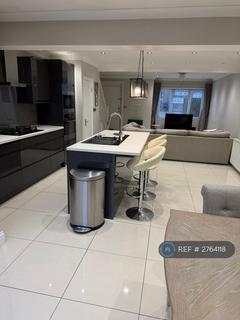 3 bedroom semi-detached house to rent, Clifton Gardens, Uxbridge, UB10