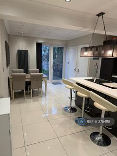 3 bedroom semi-detached house to rent, Clifton Gardens, Uxbridge, UB10