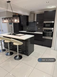 3 bedroom semi-detached house to rent, Clifton Gardens, Uxbridge, UB10