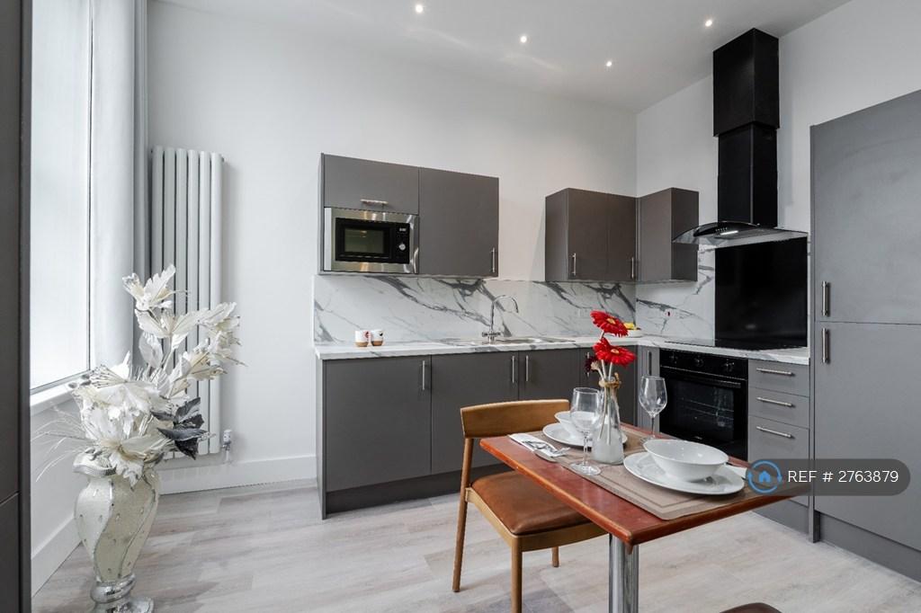 Kitchen / Dinning