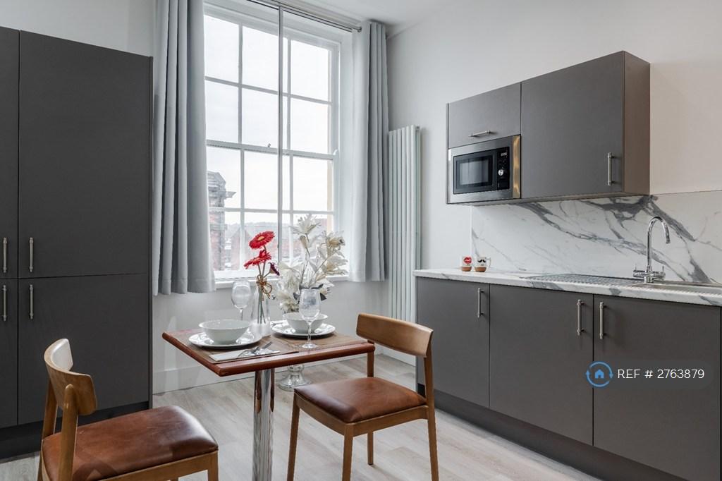 Kitchen / Dinning