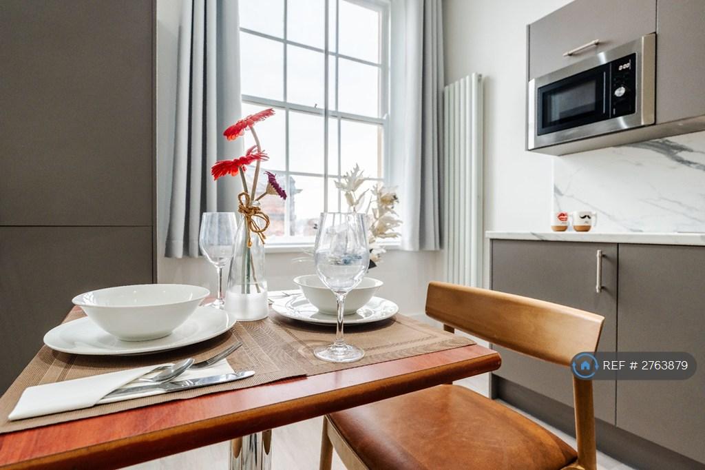 Kitchen / Dinning
