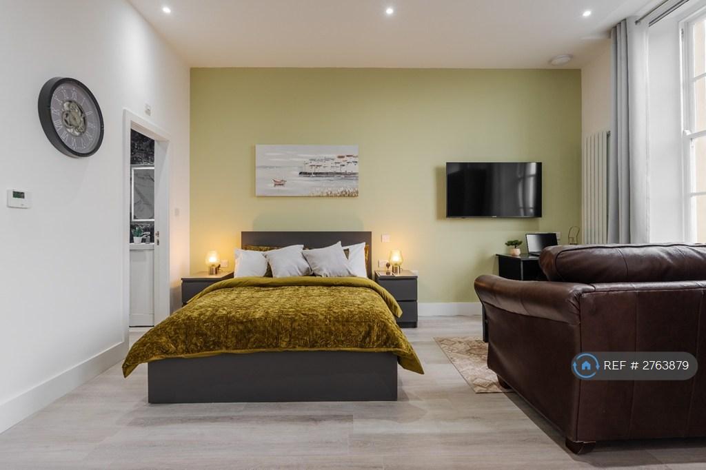 Bedroom / Lounge