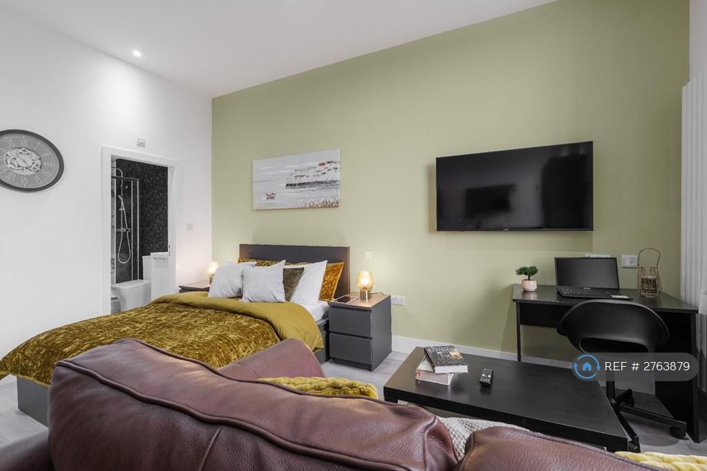 Bedroom / Lounge