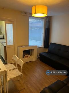 3 bedroom semi-detached house to rent, Arbury Avenue, Coventry, CV6