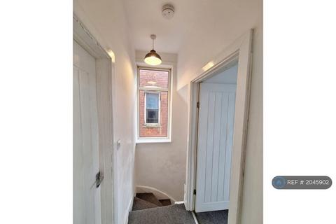 3 bedroom semi-detached house to rent, Dresden Street, Manchester, M40