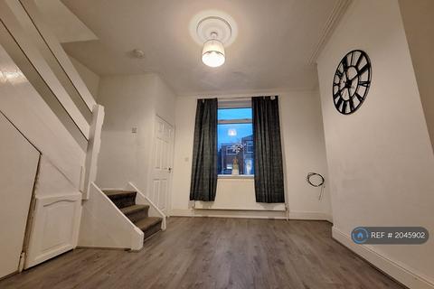 3 bedroom semi-detached house to rent, Dresden Street, Manchester, M40