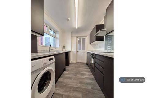 3 bedroom semi-detached house to rent, Dresden Street, Manchester, M40