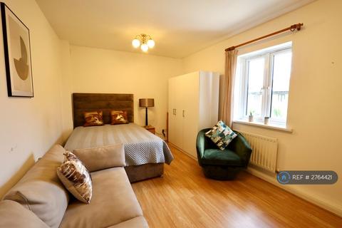 2 bedroom flat to rent, Troon Close, London, SE16