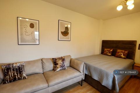 2 bedroom flat to rent, Troon Close, London, SE16