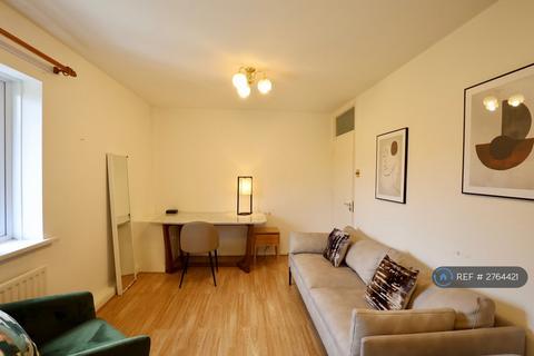 2 bedroom flat to rent, Troon Close, London, SE16