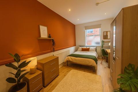 4 bedroom flat to rent, a Peveril Street, Arboretum NG7