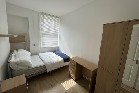 1 bedroom flat to rent, a Peveril Street - Room 2, Arboretum NG7
