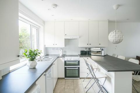 5 bedroom house to rent, Leahurst Crescent, Harborne B17