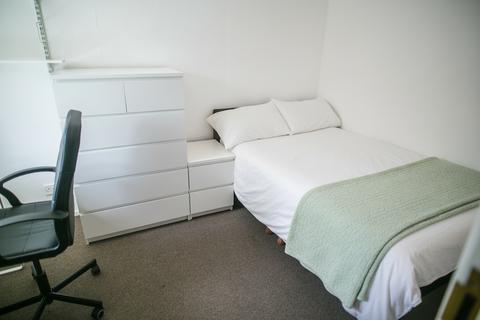 5 bedroom house to rent, Leahurst Crescent, Harborne B17