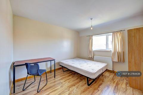 6 bedroom terraced house to rent, Addison Gardens, Cental Kingston Upon Thames, KT5