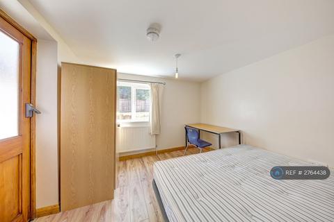 6 bedroom terraced house to rent, Addison Gardens, Cental Kingston Upon Thames, KT5