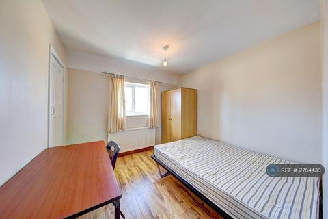 6 bedroom terraced house to rent, Addison Gardens, Cental Kingston Upon Thames, KT5